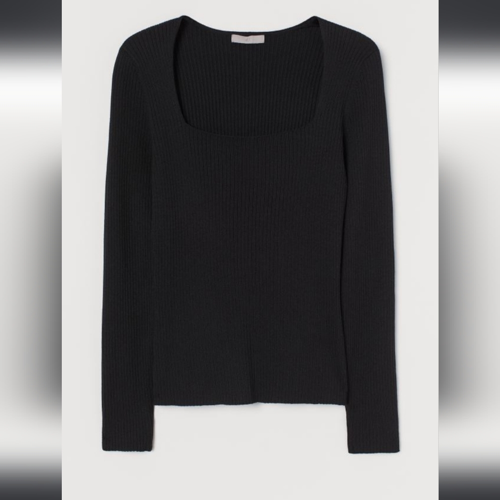 SIZE L.  NWT.  H&M Black fitted sweater.